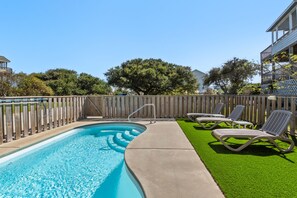 DU801: Shady Dipping | Private Pool Area