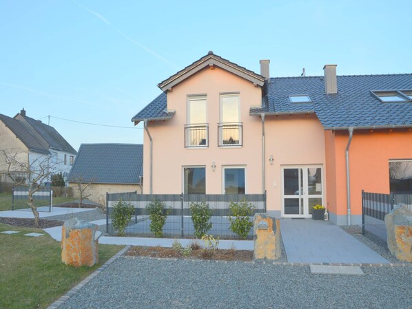 Außenseite Ferienhaus [Sommer]
