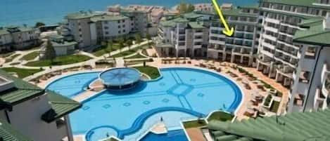 The location of the apartment in Emerald Resort