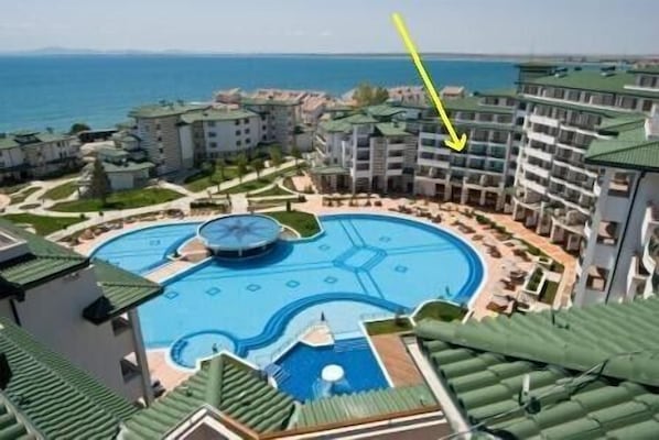 The location of the apartment in Emerald Resort