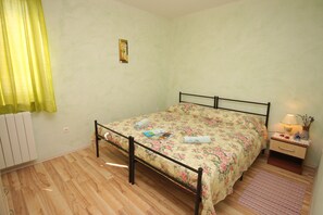 Schlafzimmer 1