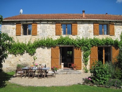 Merlot casa de vacaciones en los viñedos de Burdeos del suroeste de Francia