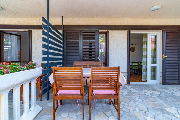 Outdoor dining