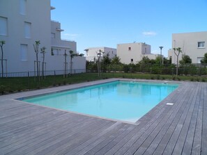 Piscine au cœur de la résidence