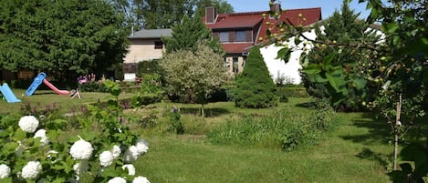 Außenseite Ferienhaus [Sommer]