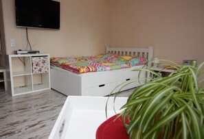 Ferienwohnung Enjoy, 33qm, 1 Wohn-/Schlafzimmer, max. 3 Personen-Wohn- und Schlafzimmer