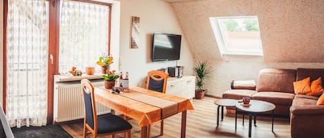 Ferienwohnung Maya, 42qm, 1 Schlafzimmer, max. 2 Personen-Wohn-Essbereich