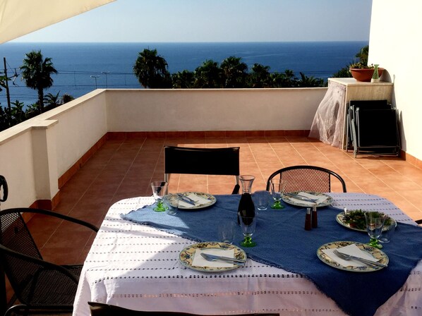 Dinner auf der Terrasse von CASA BIANCA