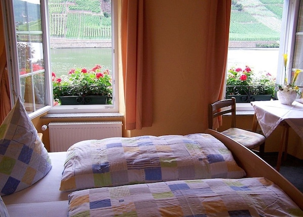 Doppelzimmer 2, 13qm, max. 2 Personen-Doppelzimmer2