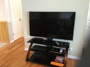 New 55 inch TCL smart flat screen TV. Blazing fast WiFi, spectrum silver package