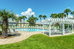 Rear Pool at Maravilla