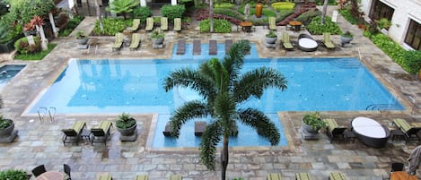 Direct Luxury Resort Pool View from your Oahu beach villa's lanai