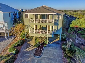 Summer Palace - Lot 1/Summer Palace is the first house that you will come to in the complex. A short 6 minute walk will take you to the sand. Many other awesome amenities are offered in this great property!