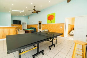 Game Room w Ping Pong and Arcade Game