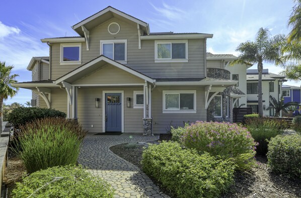 Welcome to Beach Dreamer! This is where your beach dreams come true.