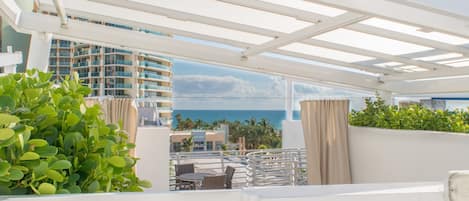 Penthouse De Soleil South Beach - on Ocean Drive Miami Beach - a SkyRun Miami Property - OCEAN VIEW  - OCEAN VIEWS WHEN STANDING ON HOT TUB DECK