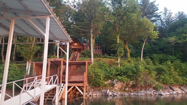 Dock and  lakeside of cabin
Lots of room and privacy.