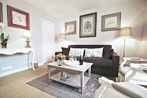 Living room: spacious and bright.