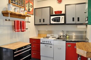 Well stocked vintage mini kitchen. We have all the "tools" you will need.