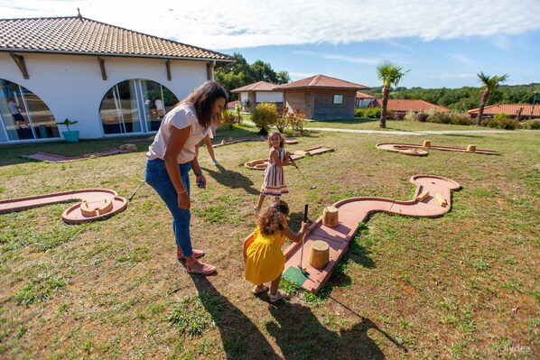 Children’s play area – outdoor