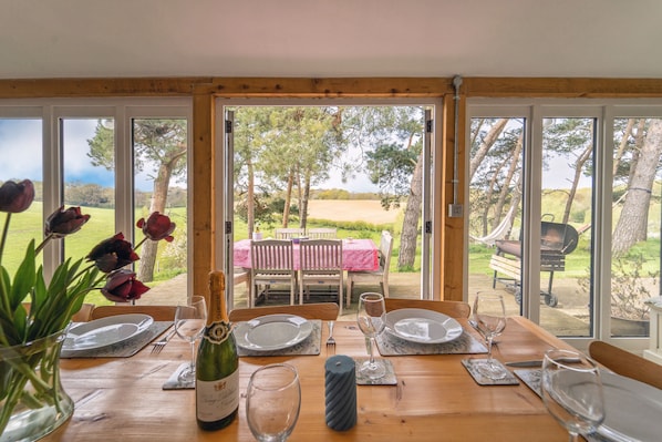 The Dairy, Lodge Farm, Freston: Beautiful countryside views from the dining table