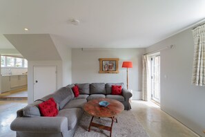 The Parlour, Lodge Farm, Freston: Sitting room with comfortable seating