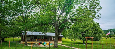 Front view of Ash Creek Hideaway