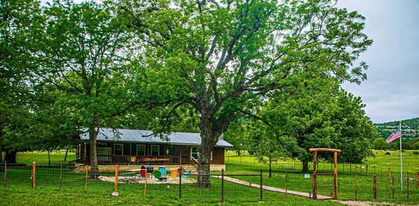 Front view of Ash Creek Hideaway