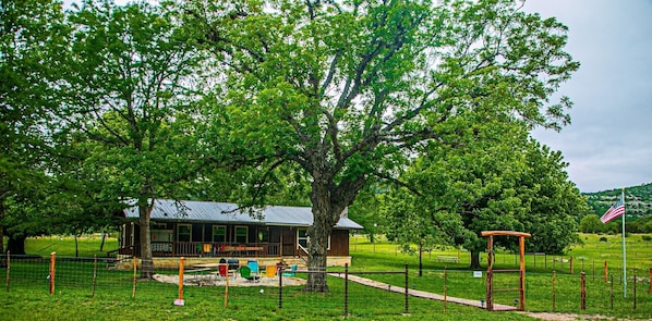 Front view of Ash Creek Hideaway