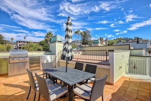 Enjoy breathtaking ocean and mountain views from the rooftop deck, the ideal spot for relaxation or entertaining.
