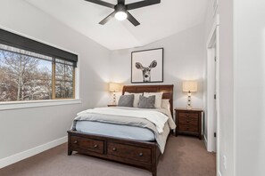 Bear Hollow Lodges 3401: Primary Bedroom