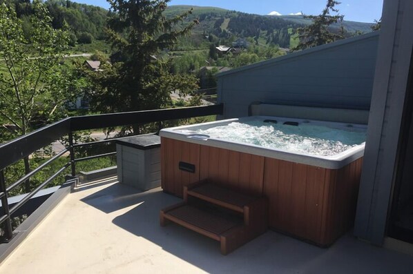 Bain à remous extérieur