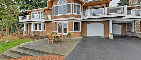 Anacortes Vacation Rental House | 2BR | 1BA | 2 Stories | Stairs Required