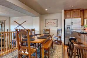 Bear Hollow Village 5437: Gather around our rustic table, seating for 8, for memorable meals.