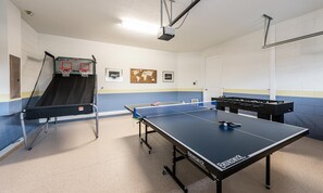 [amenities:game-room:3] Game Room