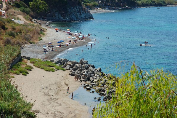 Beach "Pietra PIatta" down the house