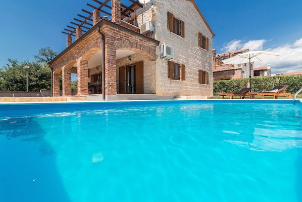 Villa Orlene in Istria with 32m2 Pool