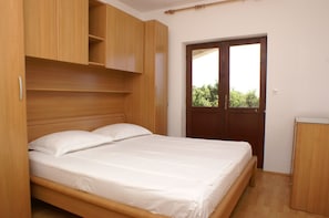 Schlafzimmer 1