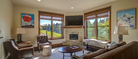 Livingroom overlooking Lindley Park