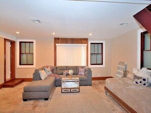 Living/dining room area