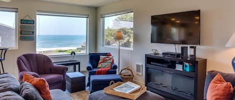 Comfortable space to relax and view the ocean!