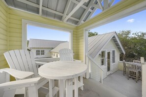 COMPLETE WITH A TWO TIER TOWER DECK