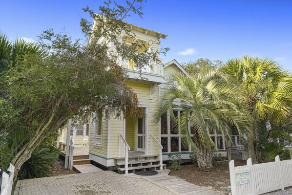 WELCOME TO DREAM COME TRUE IN SEASIDE, FL!