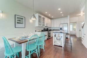 Dining Area & Kitchen