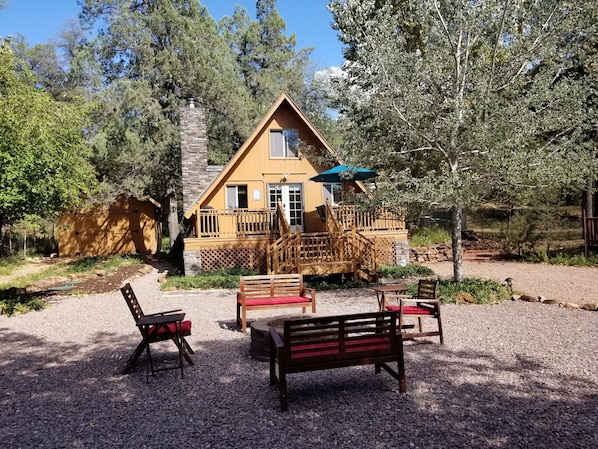 Cabin in Summer with Conversational Firepit (family bonding)