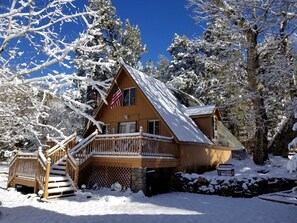 Cabin at first winter snow.