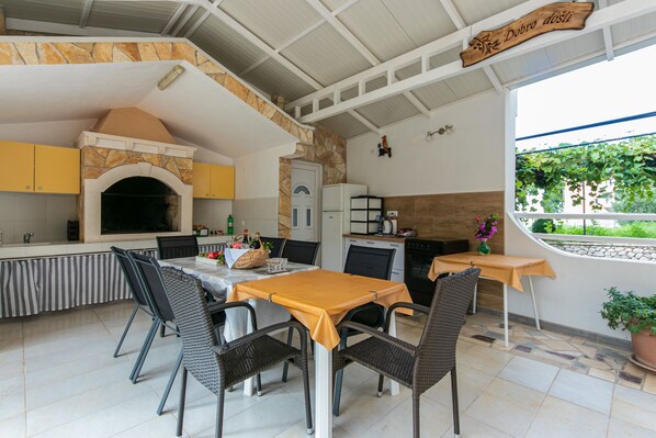 Outdoor dining