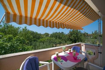 Two bedroom apartment with terrace Novalja, Pag (A-6490-d)