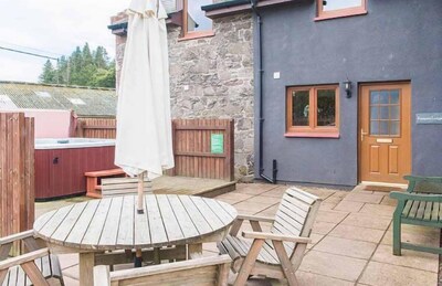 Keepers Lodge with Hot Tub near Perth, Perthshire