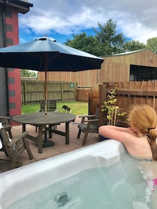 Keepers Lodge with Hot Tub near Perth, Perthshire